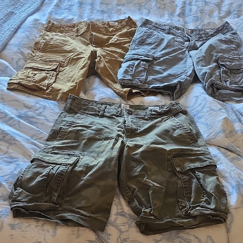 GAP Men's Cargo Shorts-Lot of Four Size 31